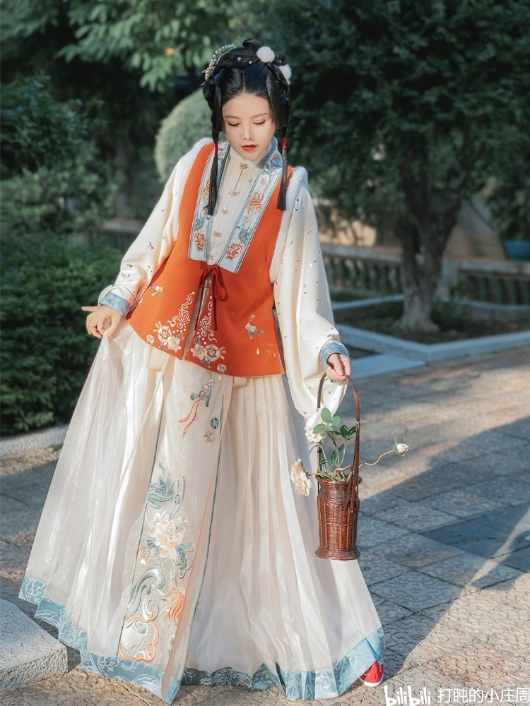 时尚与传统交融，最新汉服潮流展现完美融合风采