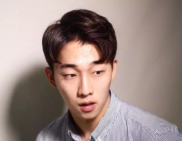 时尚潮流演变下的男士发型精选图片，最新流行趋势与选择参考