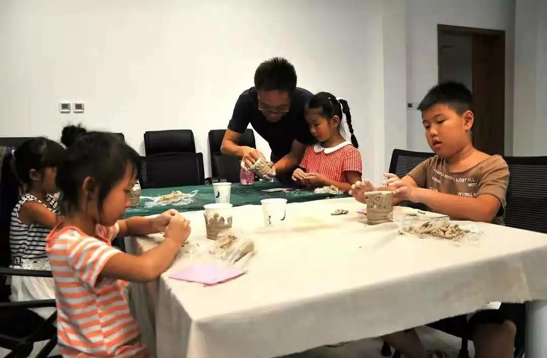 青白江区图书馆新任领导及其引领的新气象概述